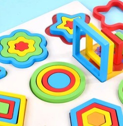 9775 *TABLERO de Secuencias Geométricas d/Madera Base Ilustrada* (30×30 cm.) 42 Pcs.+Tablero.