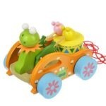 0058 *Ranita e/Carrito de Arrastre de Madera* (15×12 cm.)