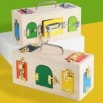 2374 *Caja de Cerraduras Transportable* (30.2×12.2×13.8 cm.)