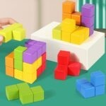 3534 *Cubo Blocks* (7×7 cm.) 25 Tarjetas Dobles + Estuche Acrílico c/7 Figuras Geométricas de Madera.
