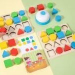 3674 *Ajedrez Infantil Geométrico* (24x19x6 cm.) 2 Tableros +Reloj Metálico + 32 Figuras Geométricas +30 Tarjetas.