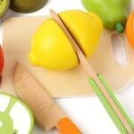 3784 *Plato Redondo c/Frutas p/Cortar de MADERA* (20 cm.) 8 pcs.