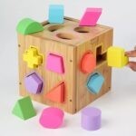 3714 *Cubo de Madera Ensarte Geométrico* (15 cm.) 17 Formas + Cubo.