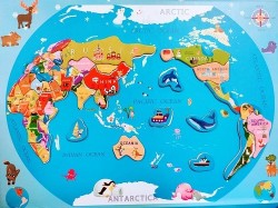 9764 *Planisferio Magnético* (37×29 cm.) 1 Tablero+1 Plumón+ 34 Figuras+22 Tarjetas Dobles+42 Letras y Números Magnéticos.
