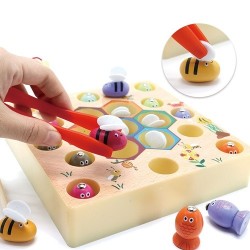 8684 *Juego Magnético d/Pesca 2 en 1* (18x18x3.8 cm.) Tablero+12 Peces+7 Abejas+ Caña+Pinzas.