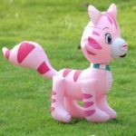 0467 *Gatita Inflable* (40×38 cm.) INDIVIDUAL.