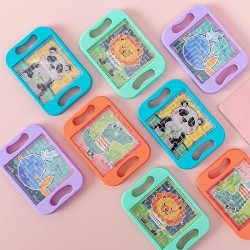 6424 *Mini Tablero Laberinto Plástico* (9.7×7 cm.) 12 Diferentes.