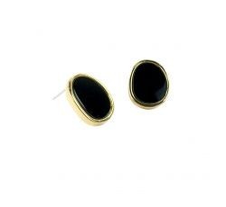 ARETE PEGADO NEGRO