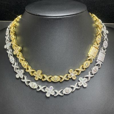 Helloice Collar de ojos de diablo con cruz de talla baguette cónica helada