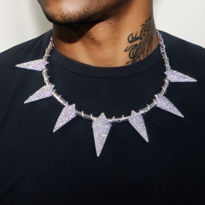 Helloice Collar con forma de garra y dientes de lucha con puntas en pavé en oro blanco