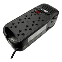Regulador de voltaje GHIA GVR-020. Respalda hasta 8 dispositivos con un consumo en conjunto máximo de 2000VA/800 watts.