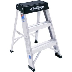 ESCALERA WERNER PEQUEÑA CON TAPA PLÁSTICA WERNER
