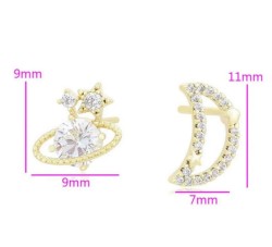 Aretes Asimétricos Saturno y Luna Cristales Oro 14K Laminado Dorado