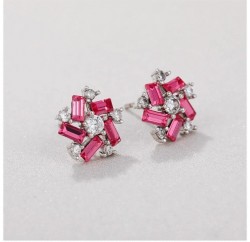 Aretes Broquel Flor Dama Cristales y Rubí Oro Blanco 14K Laminado Rojo