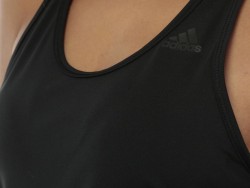 Playera tank Adidas D2M Solid para dama