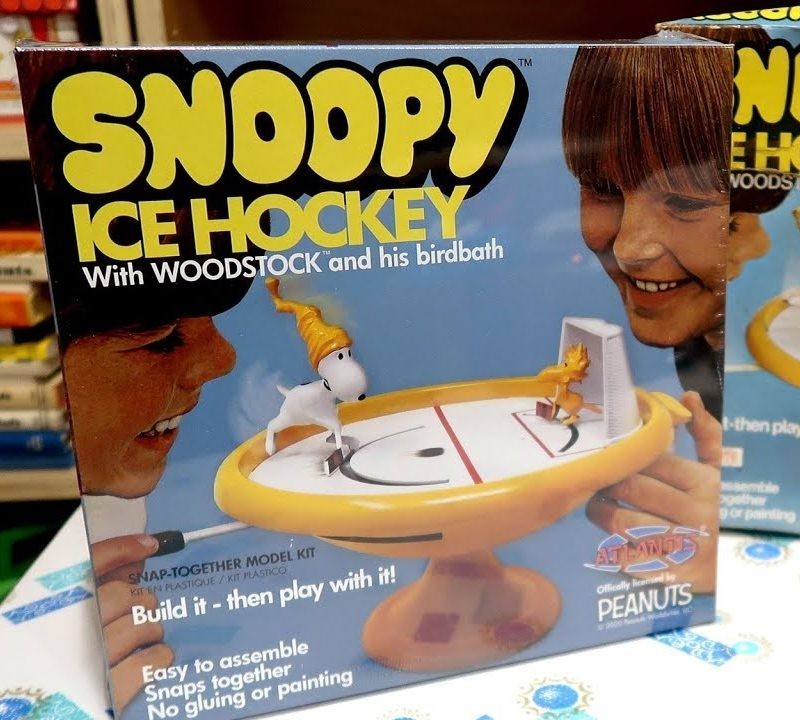 SNOOPY ICE HOCKEY