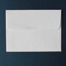 Sobre postal hecho a mano, blanco 16 x 12 CMS c/25 Pzas.