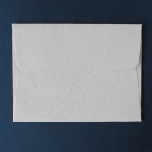 Sobre postal hecho a mano crema 16 x 12 cm c/25 Pzas