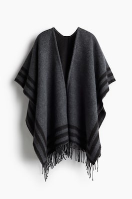Poncho con borde de flecos
