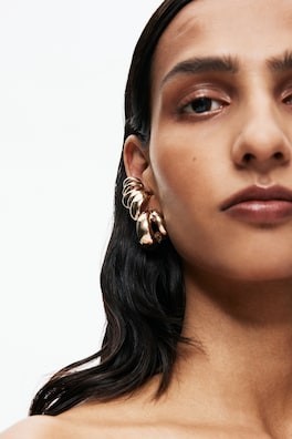 Ear cuffs y aretes de aro