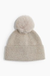 Gorro en tejido acanalado con pompón