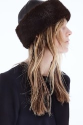 Gorro revestido con borde de pelo sintético