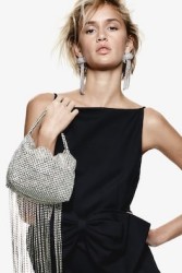 Bolso de pedrería con flecos