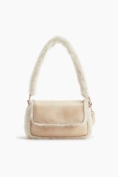 Bolso crossbody con borde de pelo sintético