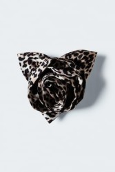 Flower-shaped hair clip
