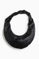 Bolso con correa girada
