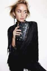 Bolso clutch con decoraciones