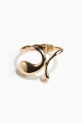 Brazalete con diseño girado
