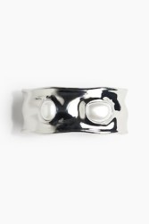 Brazalete decorado con cuentas