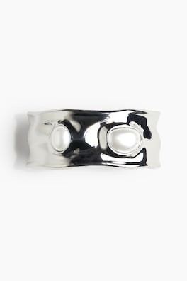 Brazalete decorado con cuentas