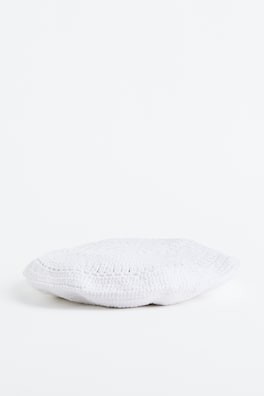 Boina con apariencia de crochet